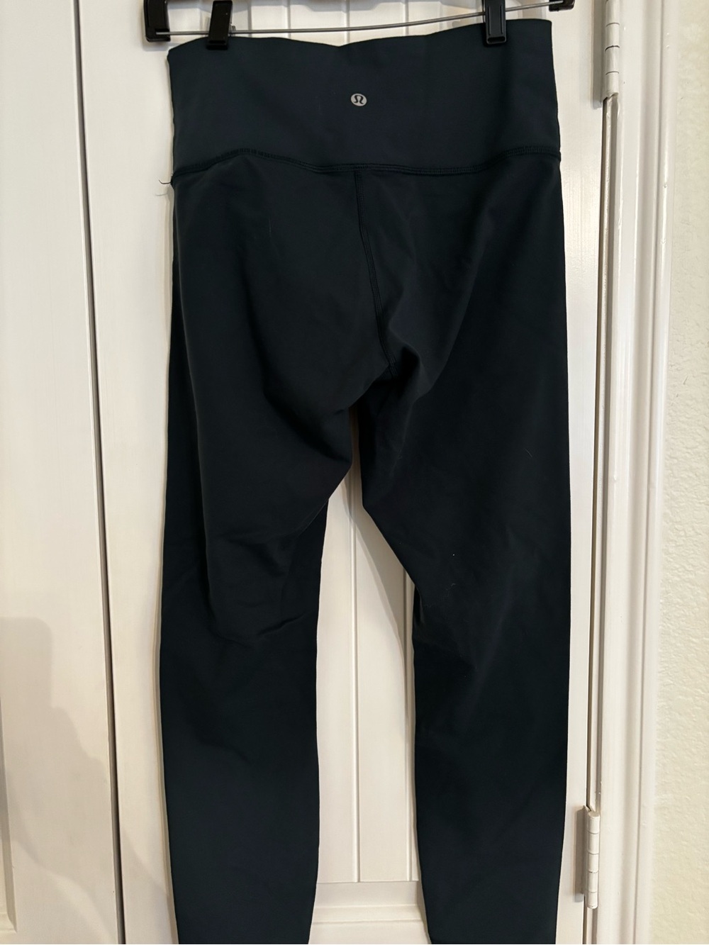 EUC! LULULEMON high rise legging. Size 8.